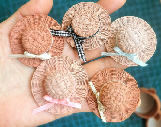 1:6 Scale Miniature Wicker Hat For Dolls With Bow OB11 BJD Photography Prop 2.5cm Inner Diameter