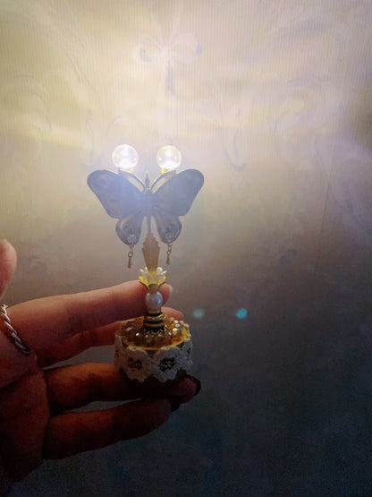 Lámpara de pie de mariposa vintage a escala 1:6, iluminación para casa de muñecas en miniatura con control remoto