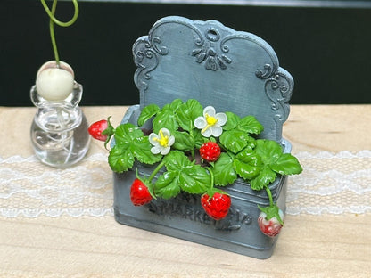 1:12 Scale Miniature Clay Strawberry Drop Decoration