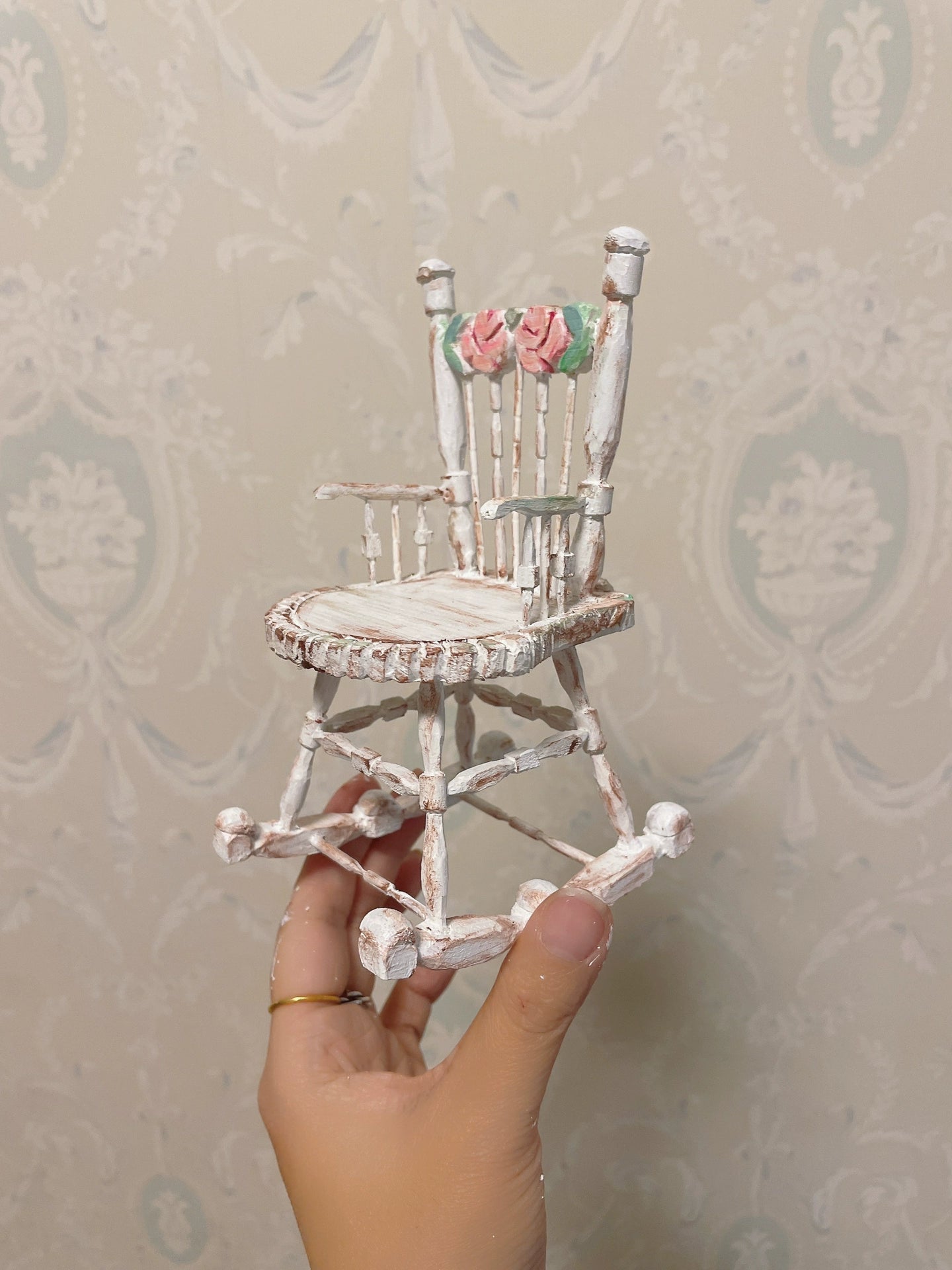 Mecedora vintage blanca a escala 1:6, muebles de casa de muñecas en miniatura para muñeca Blythe