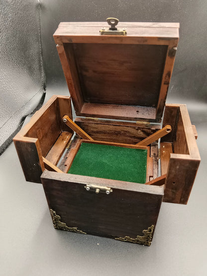 Caja de joyería antigua impresa en 3D para casa de muñecas en miniatura