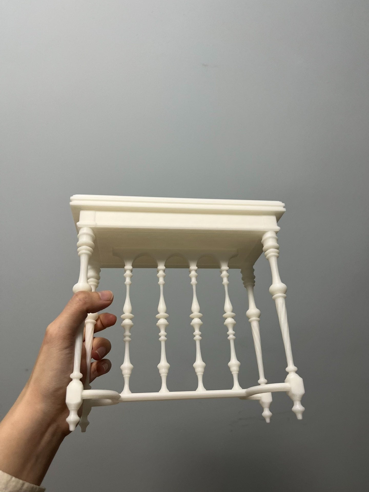 Mesa de estilo vintage a escala 1:6, muebles para casa de muñecas en miniatura, color blanco y negro, sin pintar