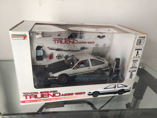 Modelo de coche Hotworks Miniature AE86 a escala 1:24