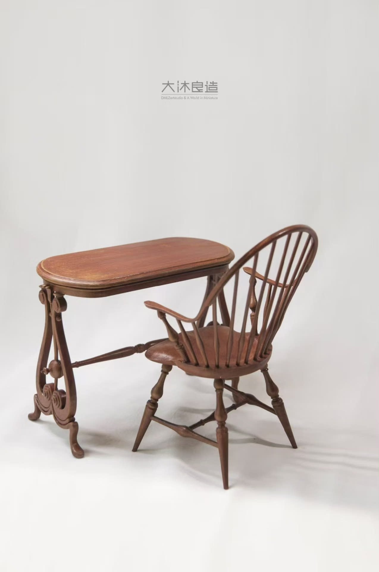 Mesa auxiliar victoriana a escala 1:6, mueble en miniatura para casa de muñecas.