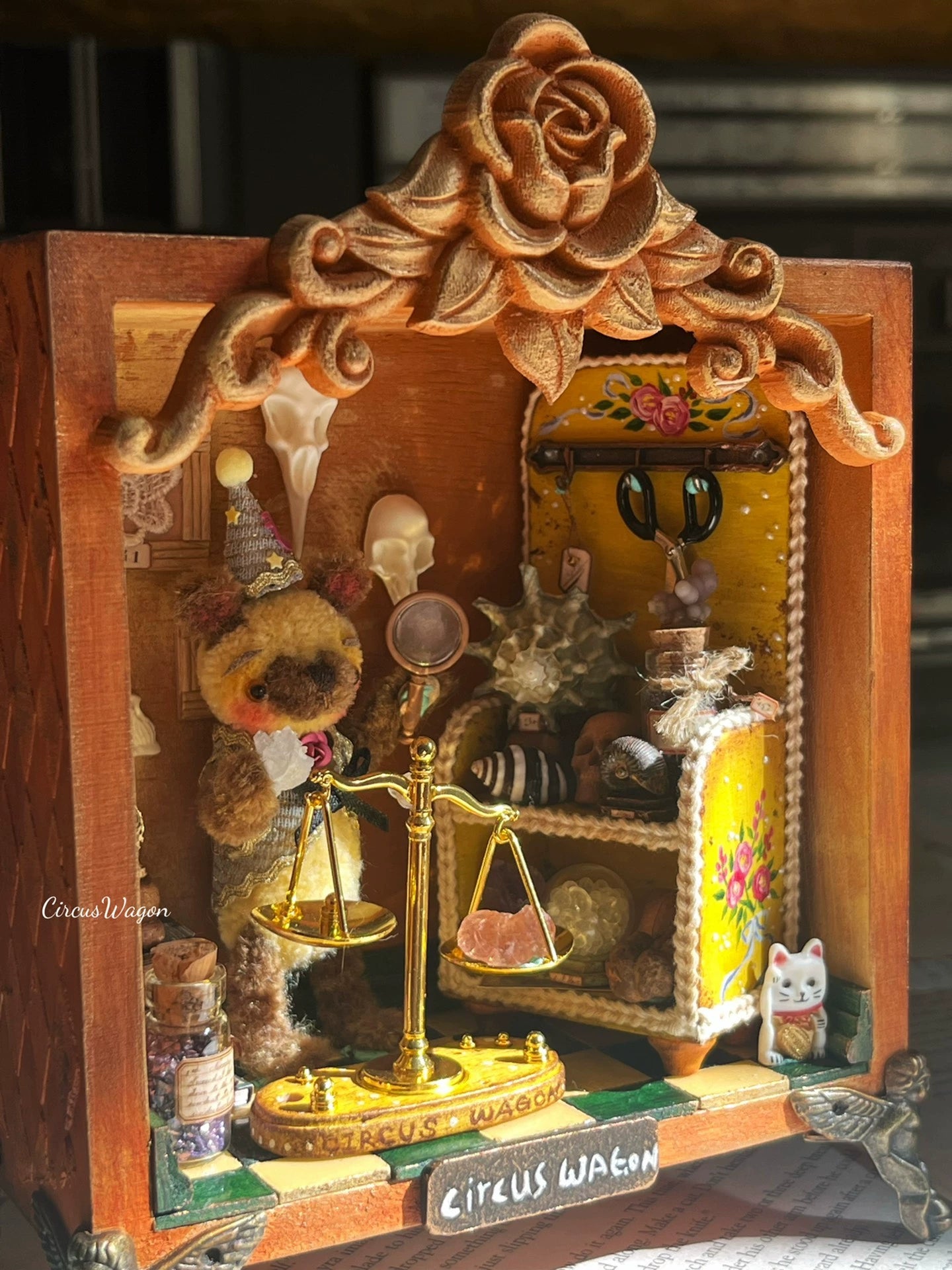 Casa de muñecas en miniatura Bear Gentleman, tienda de comestibles, muebles en miniatura hechos a mano