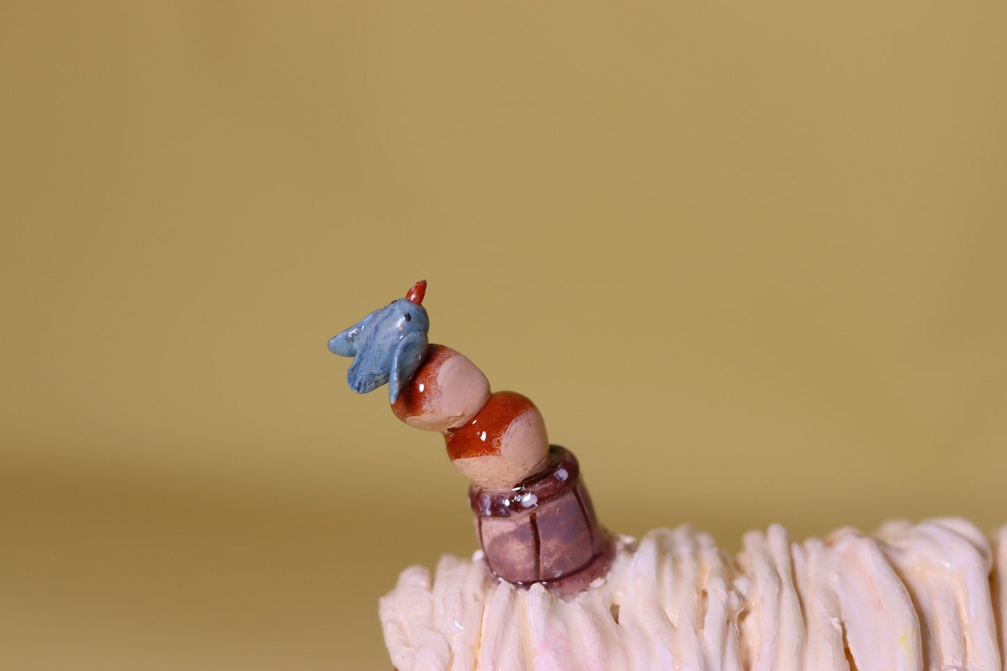 Juego de cama para casa de muñecas en miniatura con diseño de fresas a escala 1:12