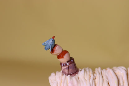 Juego de cama para casa de muñecas en miniatura con diseño de fresas a escala 1:12