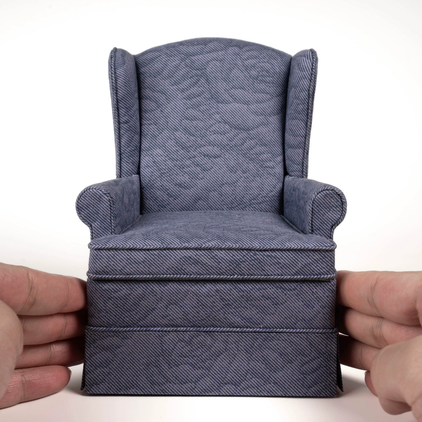 Sillón con faldón a escala 1:6, serie Crown, muebles para casa de muñecas en miniatura