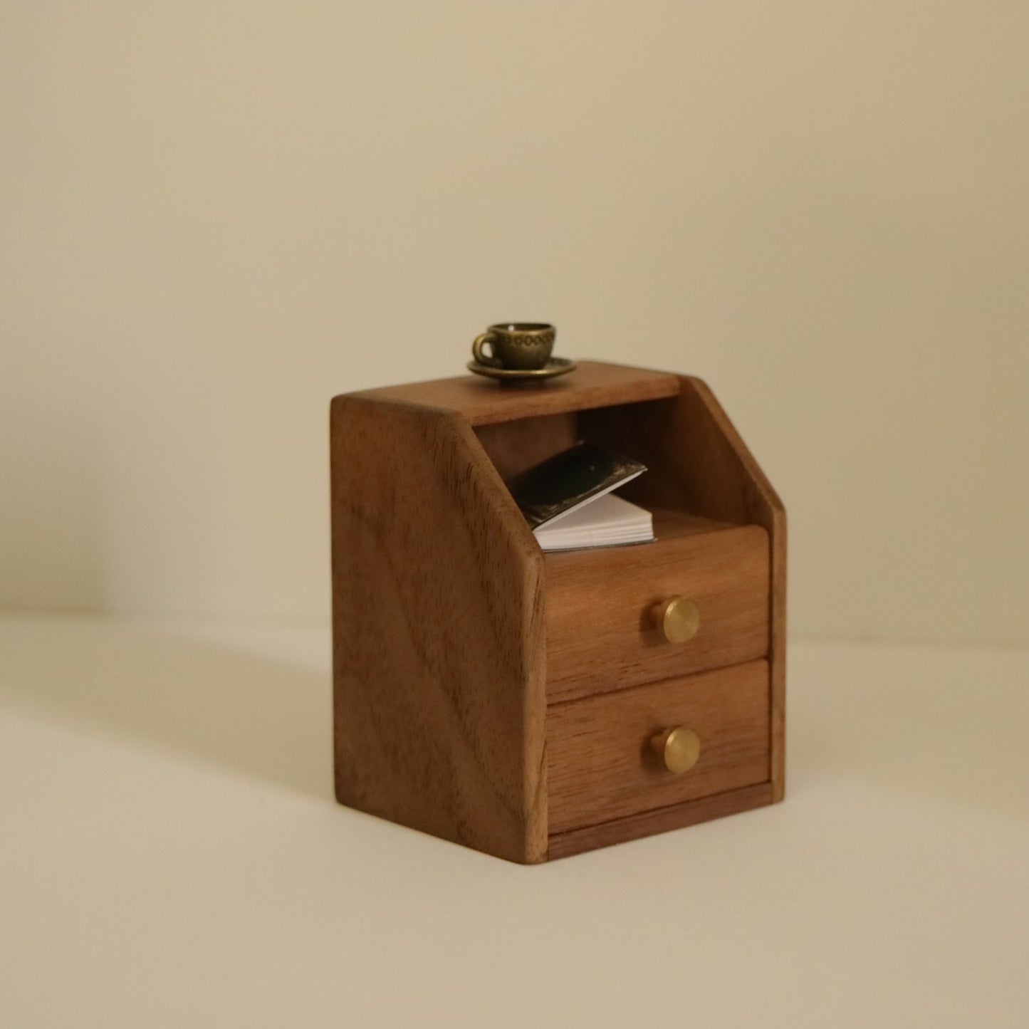 Mesita de noche de madera a escala 1:6, mueble de casa de muñecas en miniatura para Blythe BJD Ob11