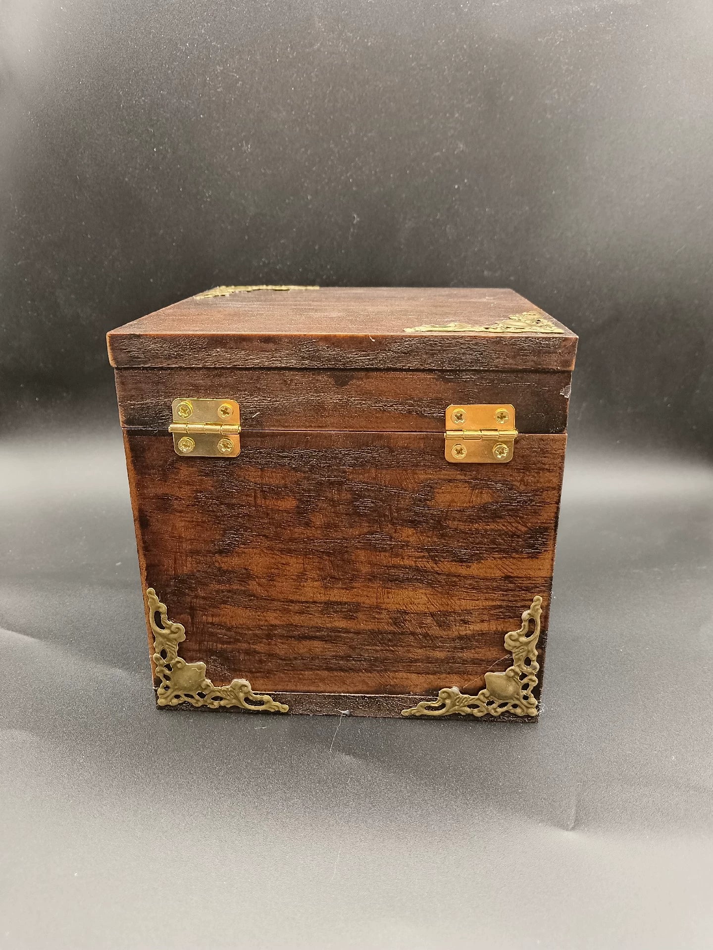Caja de joyería antigua impresa en 3D para casa de muñecas en miniatura