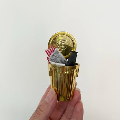 Poubelle dorée miniature pour maison de poupée, accessoire pour poupées à l'échelle 1:12, meuble miniature pour poupées à l'échelle 1:6