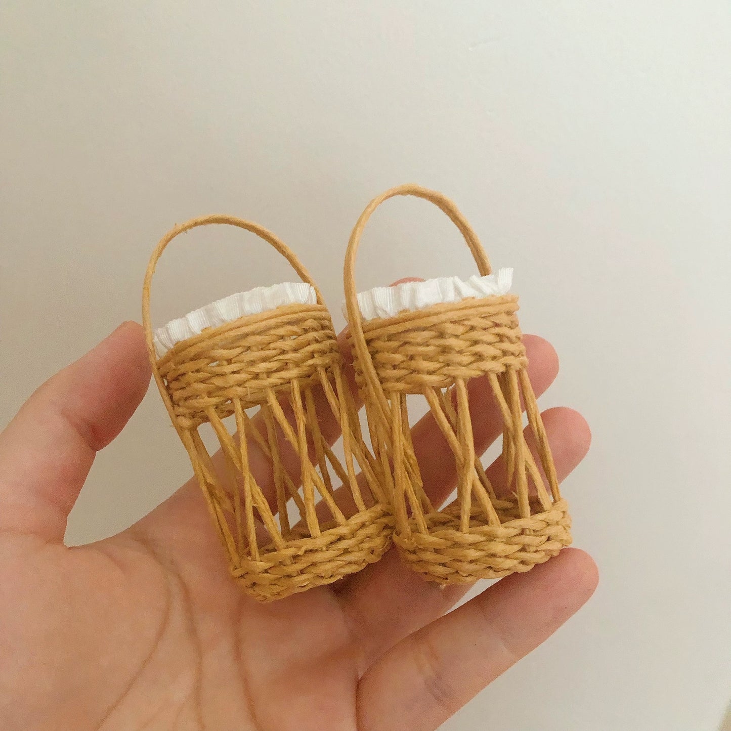 1:6 Scale Handmade Woven Picnic Basket Miniature Dollhouse Accessory