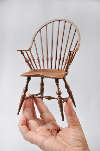 Silla Windsor con respaldo a escala 1:6, muebles para casa de muñecas en miniatura
