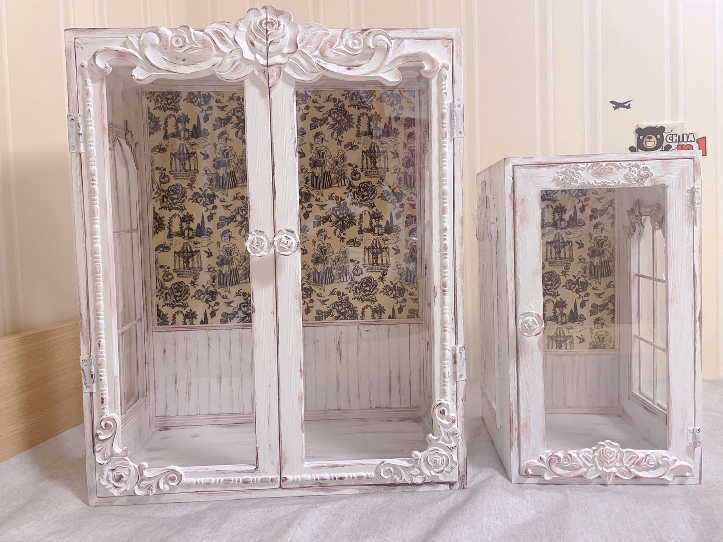 Vitrine de maison de poupée personnalisable à l'échelle 1:6 avec motif rose rétro pour meubles miniatures de poupée Blythe