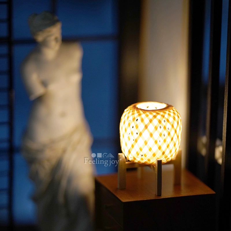 Lampe de table miniature Wabi Sabi en bambou, style japonais, faite à la main, échelle 1:6, éclairage pour maison de poupée avec fonction d'éclairage
