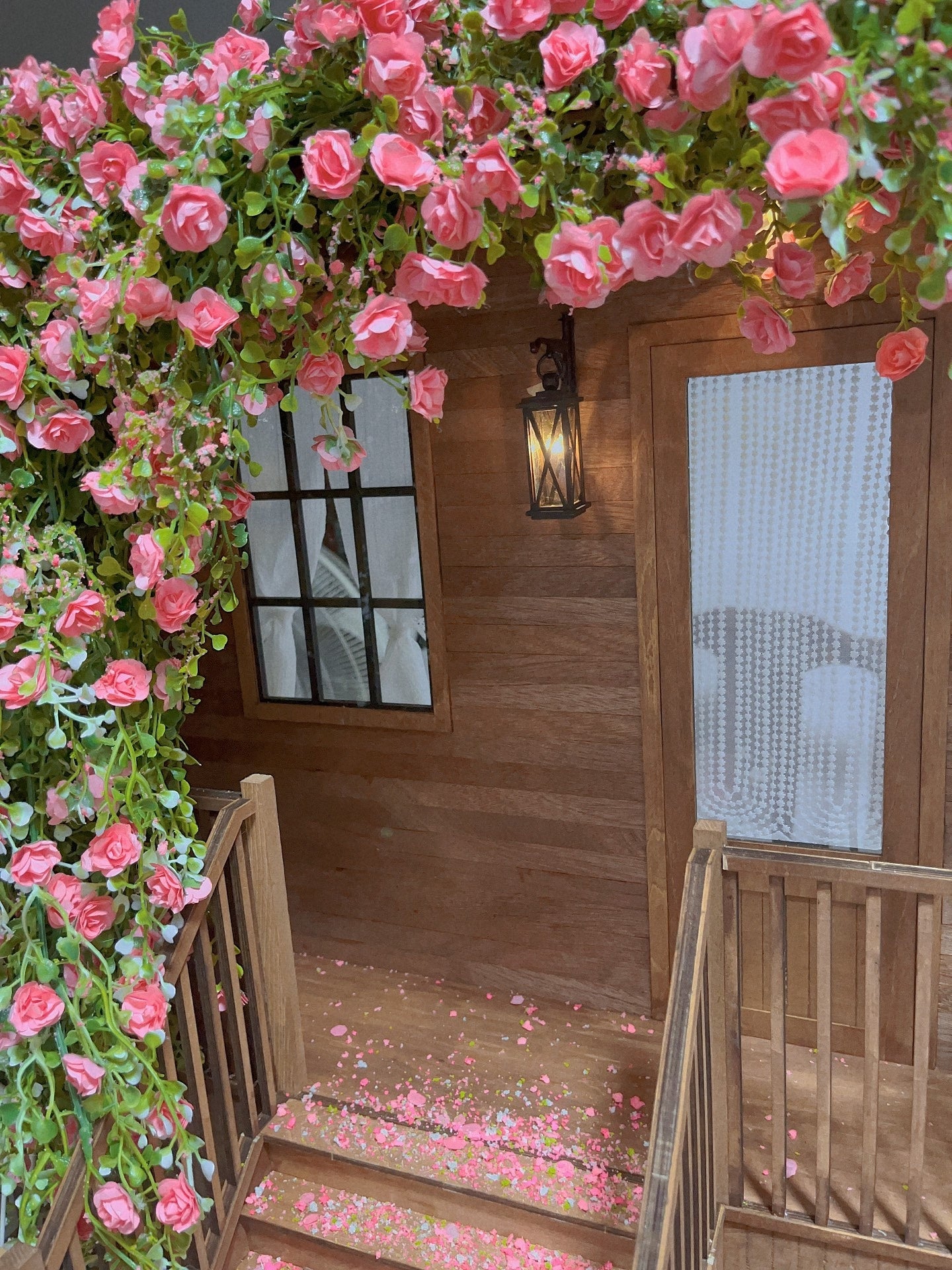 1:6 Scale Miniature Dollhouse With Rose Themed Photography Scene