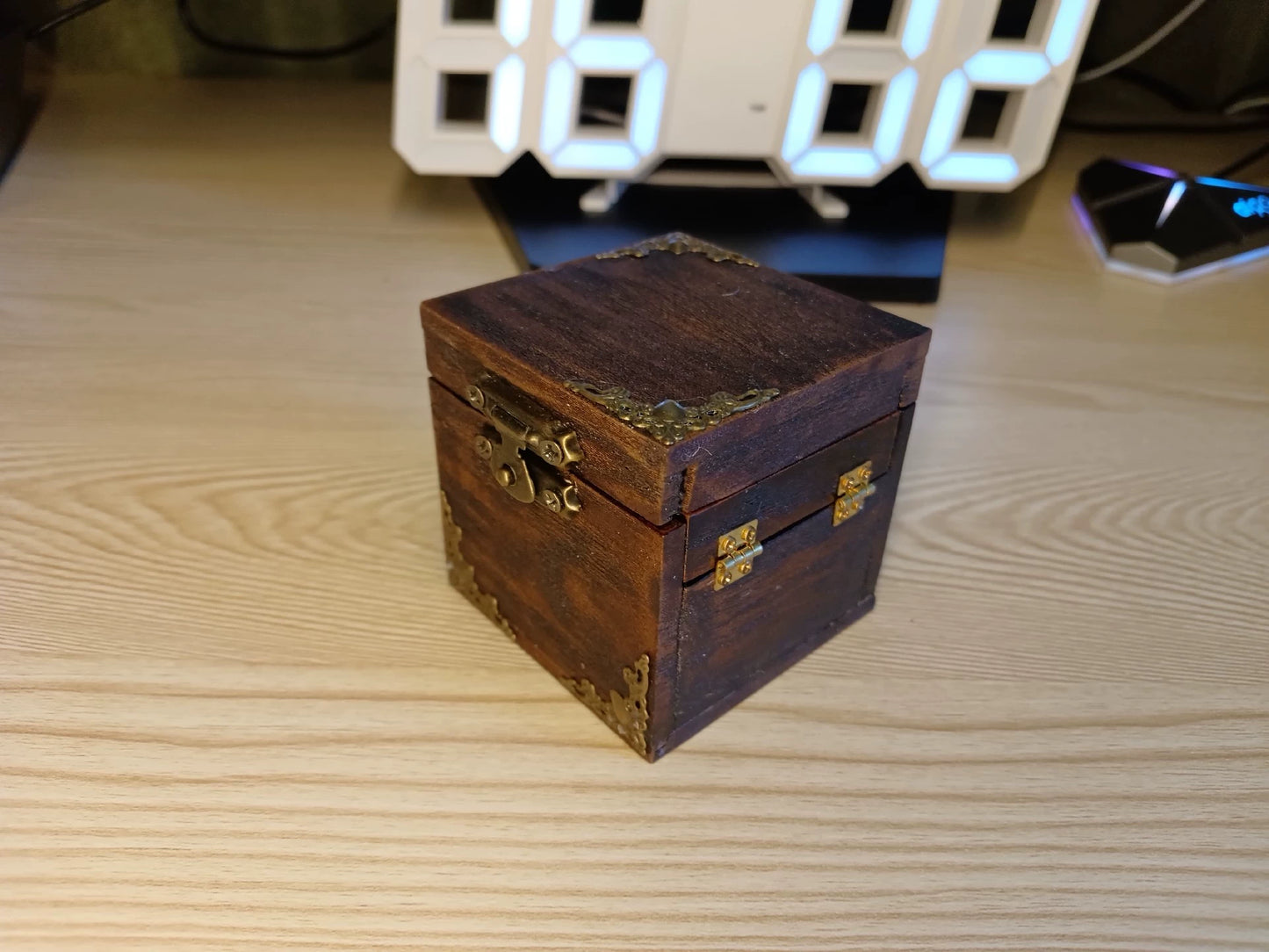 Joyero de estilo antiguo impreso en 3D para casa de muñecas en miniatura