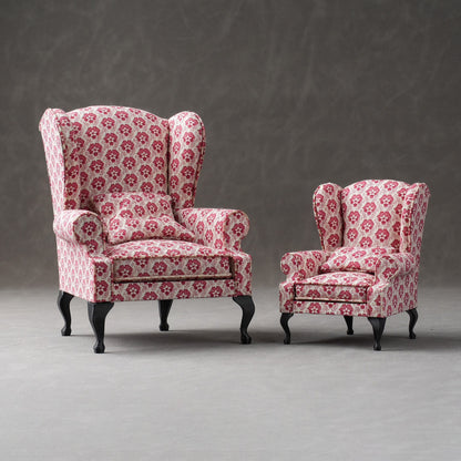 Sillón antiguo en miniatura para casa de muñecas