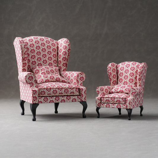 Sillón antiguo en miniatura para casa de muñecas