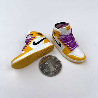 Accesorios para muñecas BJD a escala 1:6: Raqueta de tenis en miniatura y zapatillas para Blythe y figuras de acción.