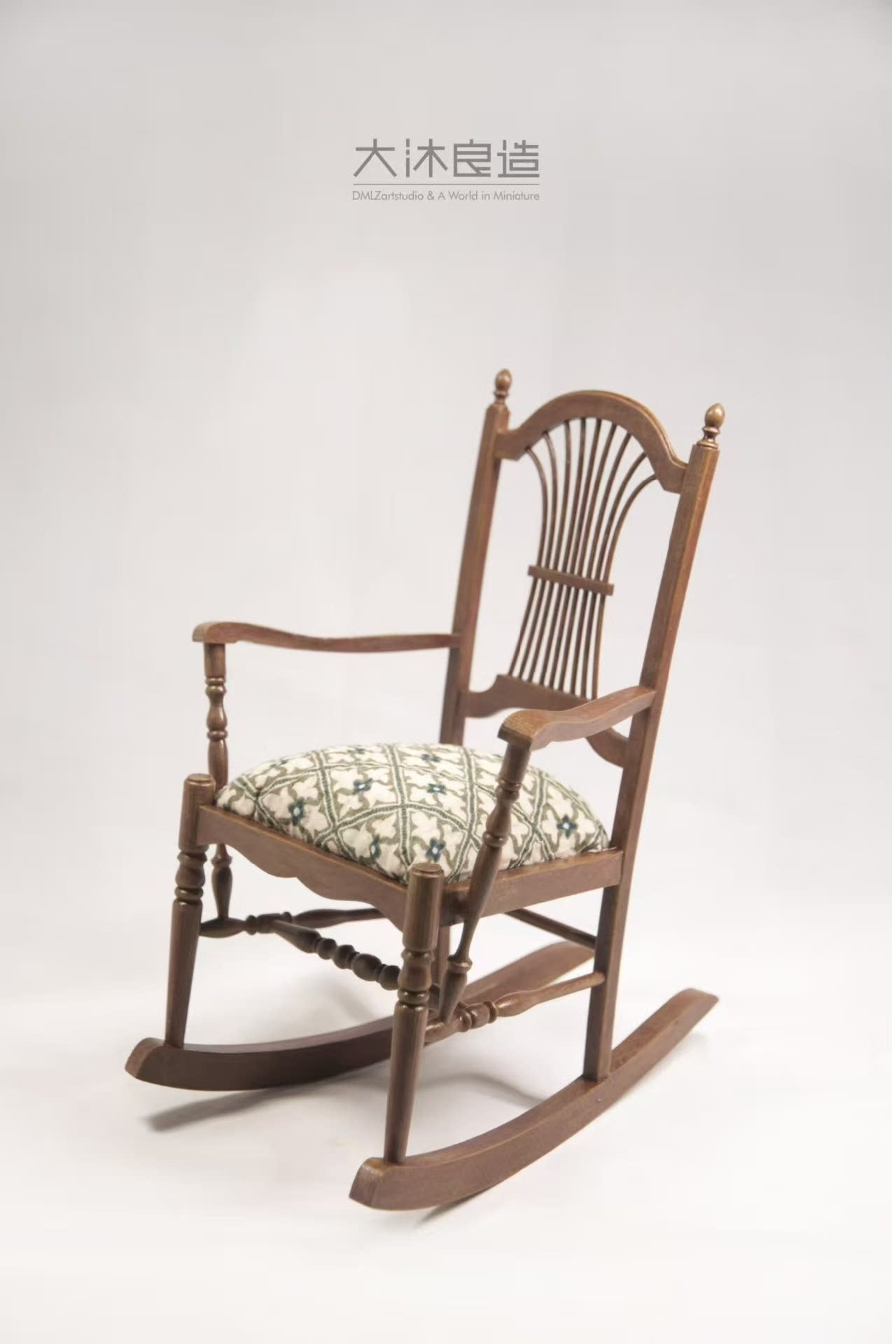 Mecedora de arpa vintage a escala 1:6, muebles para casa de muñecas en miniatura