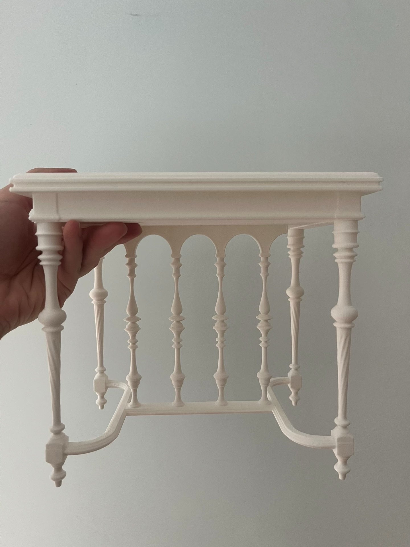 Mesa de estilo vintage a escala 1:6, muebles para casa de muñecas en miniatura, color blanco y negro, sin pintar