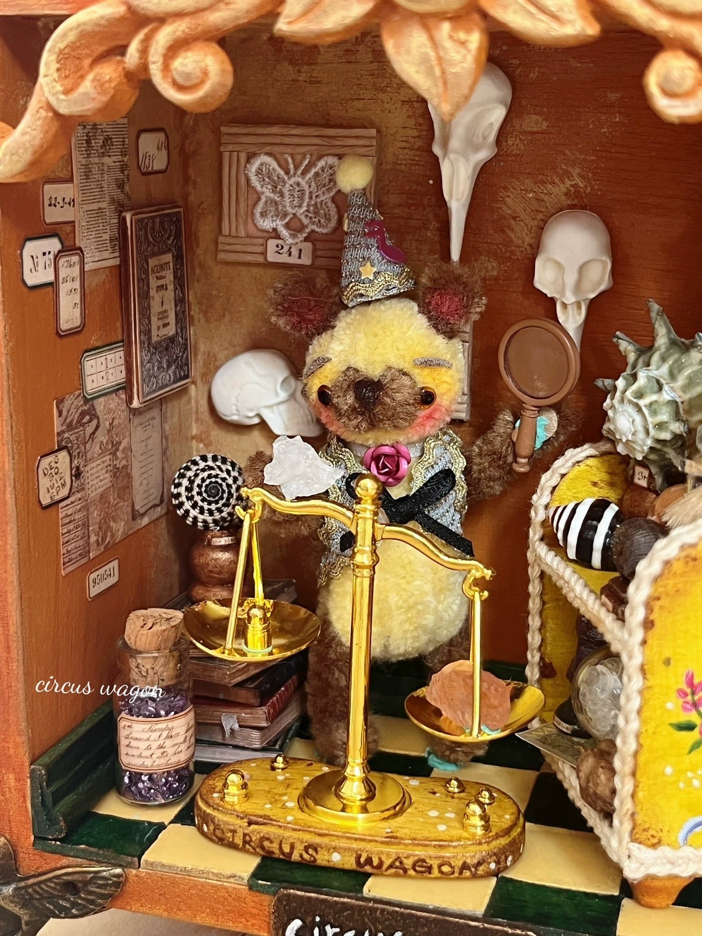 Casa de muñecas en miniatura Bear Gentleman, tienda de comestibles, muebles en miniatura hechos a mano