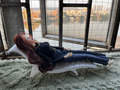 Chaise longue miniature pour maison de poupée à l'échelle 1:6