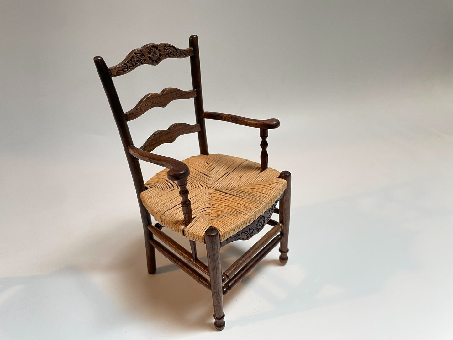 1:12 Scale Miniature Wooden Stool Height 15.5cm Seat Height 7.2cm Dollhouse Furniture