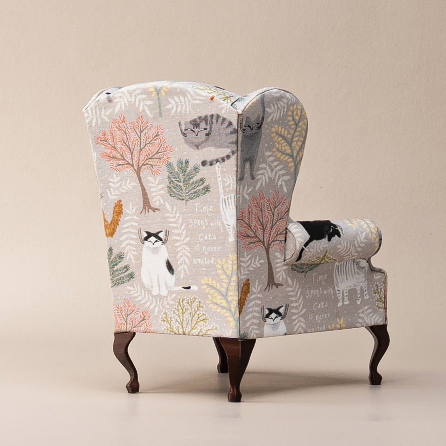 Fauteuil en tissu floral à thème chat échelle 1:6, meubles miniatures pour maison de poupée