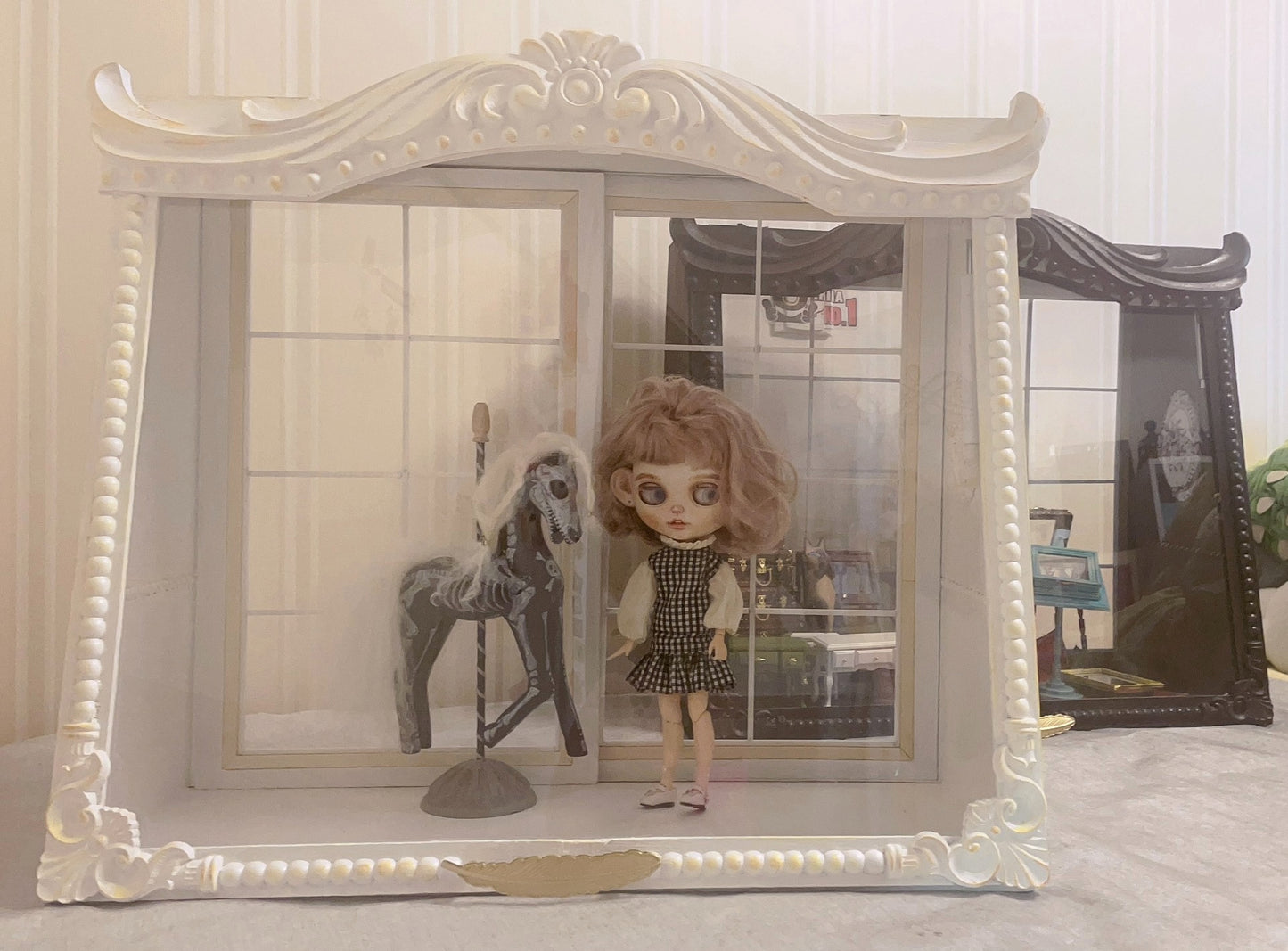 Vitrina blanca a escala 1:12, muebles en miniatura para casa de muñecas, ideal para colección de muñecas.