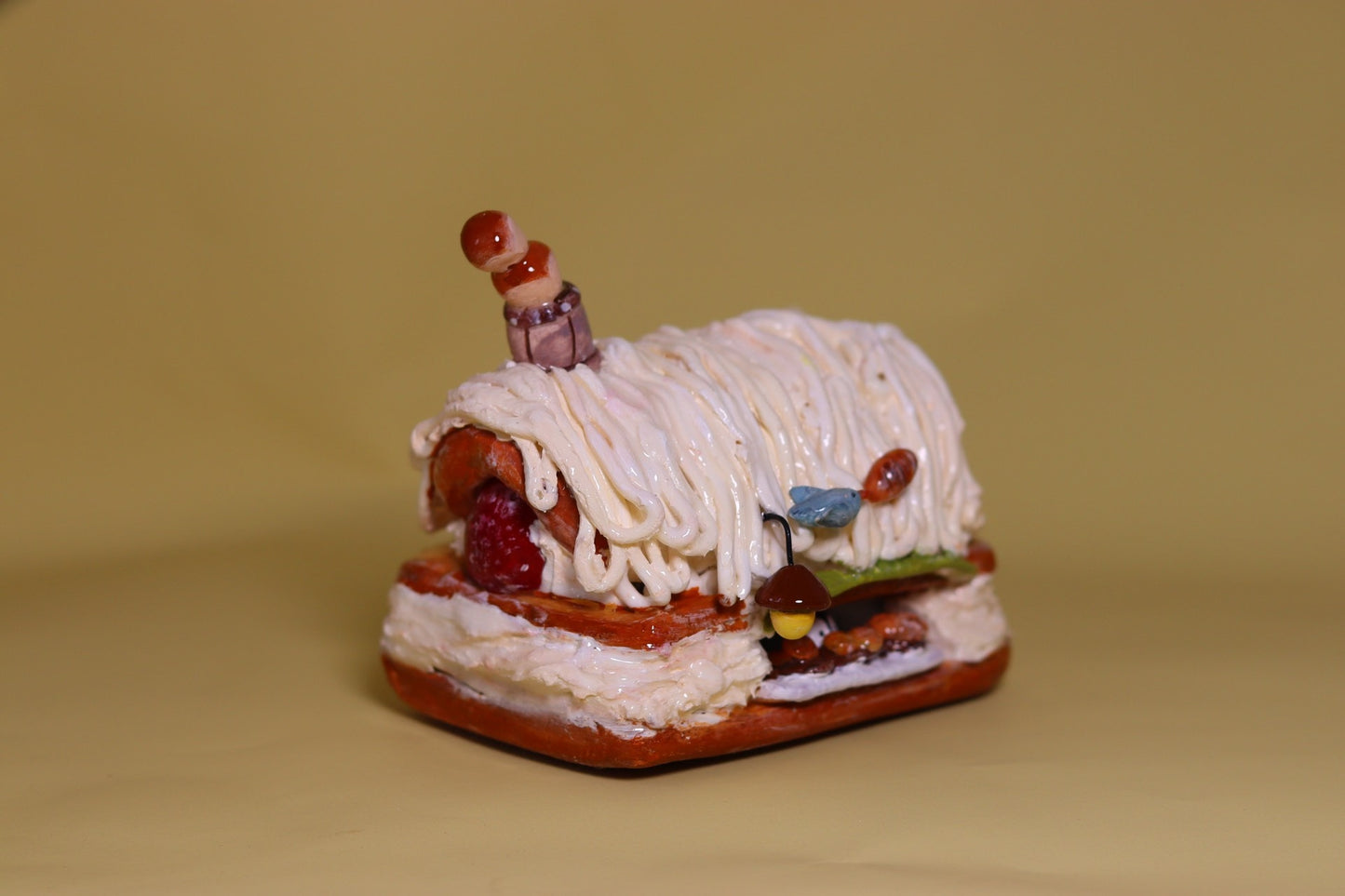 Juego de cama para casa de muñecas en miniatura con diseño de fresas a escala 1:12