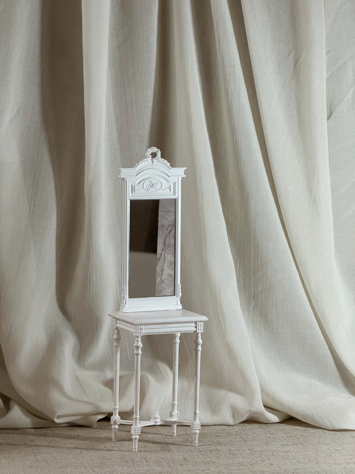 Espejo de pie tallado vintage a escala 1:6, muebles en miniatura para casa de muñecas