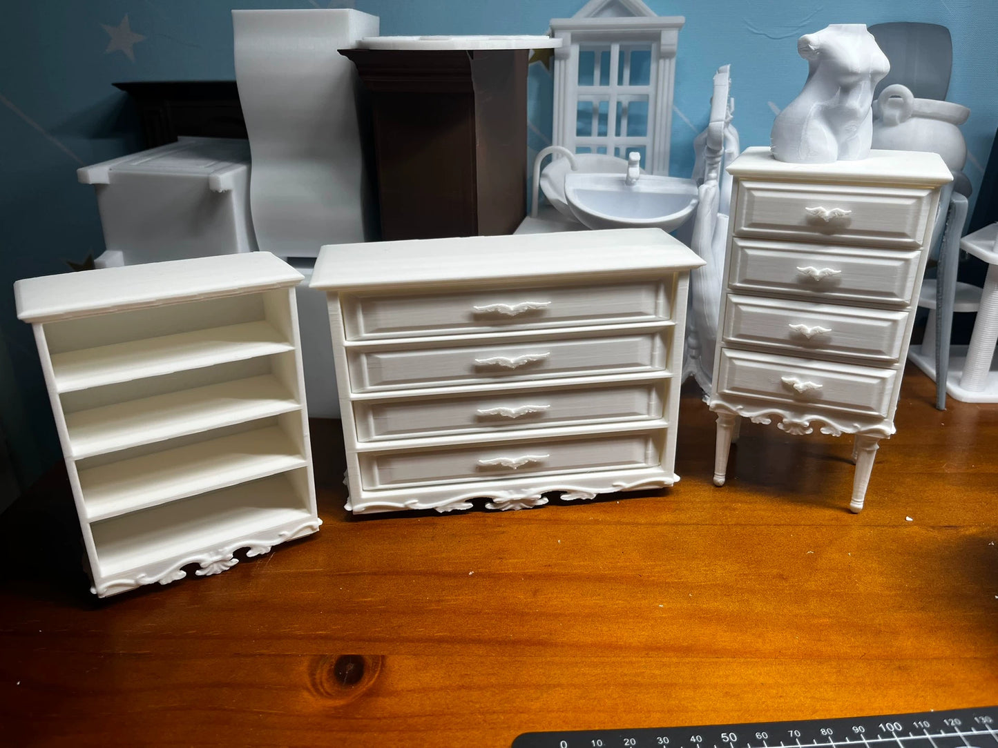 Mueble de madera con cajones a escala 1:6 para casa de muñecas en miniatura