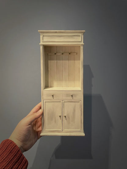 Muebles de casa de muñecas en miniatura con gabinete desgastado blanco a escala 1:6