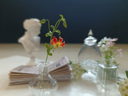 Miniatura de arcilla a escala 1:12 con flor de lirio de cala, accesorio decorativo para muñeca BJD Blythe