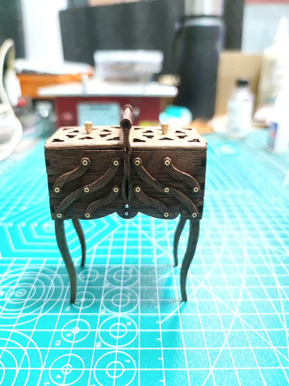 Boîte à couture pliable avec poignée pour maison de poupée miniature à l'échelle 1:6
