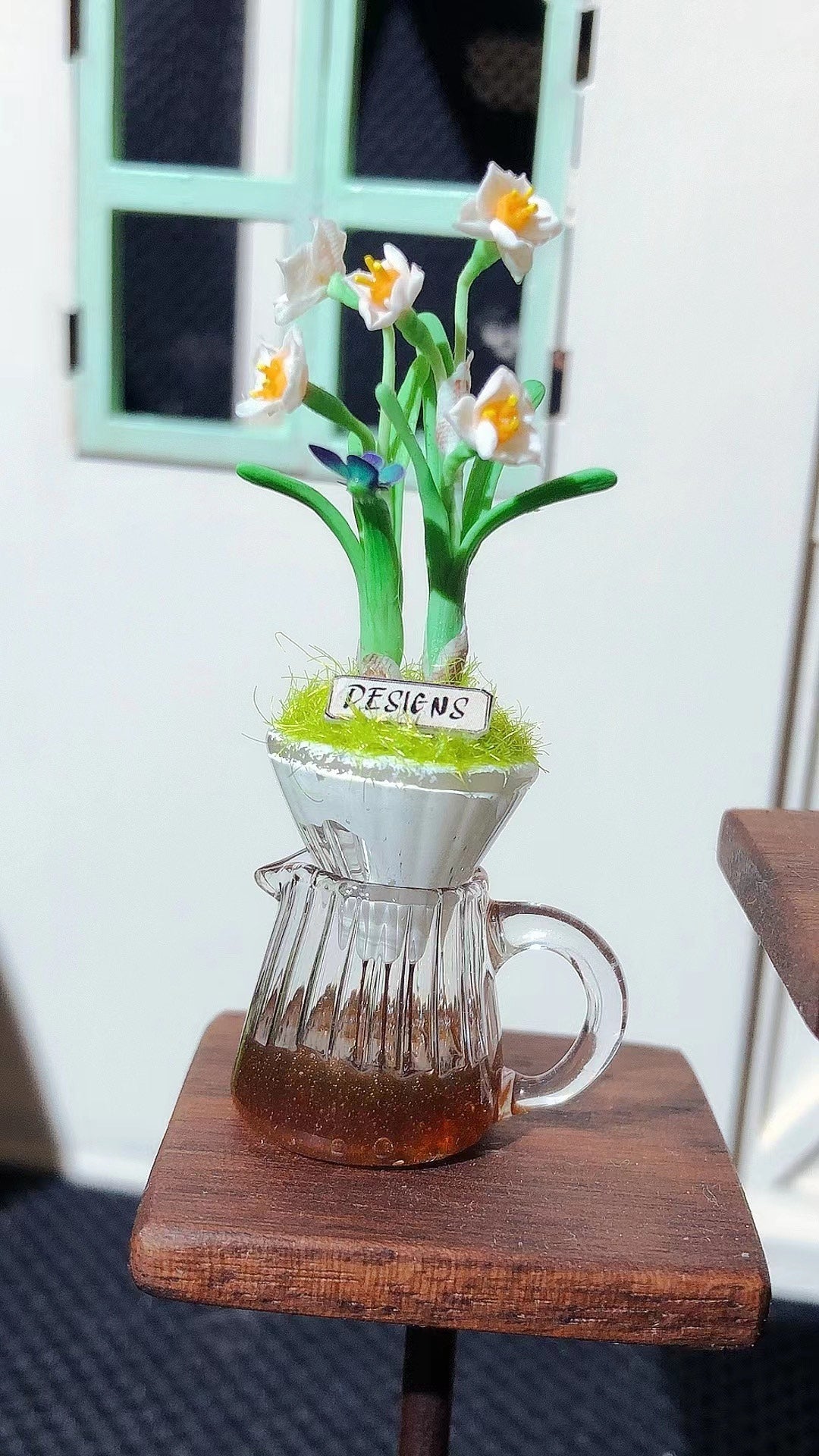 Narciso de arcilla en miniatura a escala 1:12, accesorio para casa de muñecas en miniatura hecho a mano