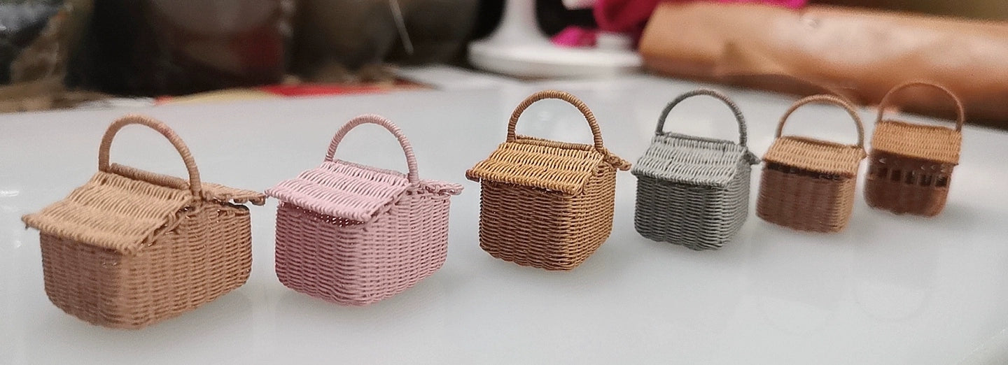1:12 Scale Miniature Woven Picnic Basket Dollhouse Accessory For Playroom Or Living Room