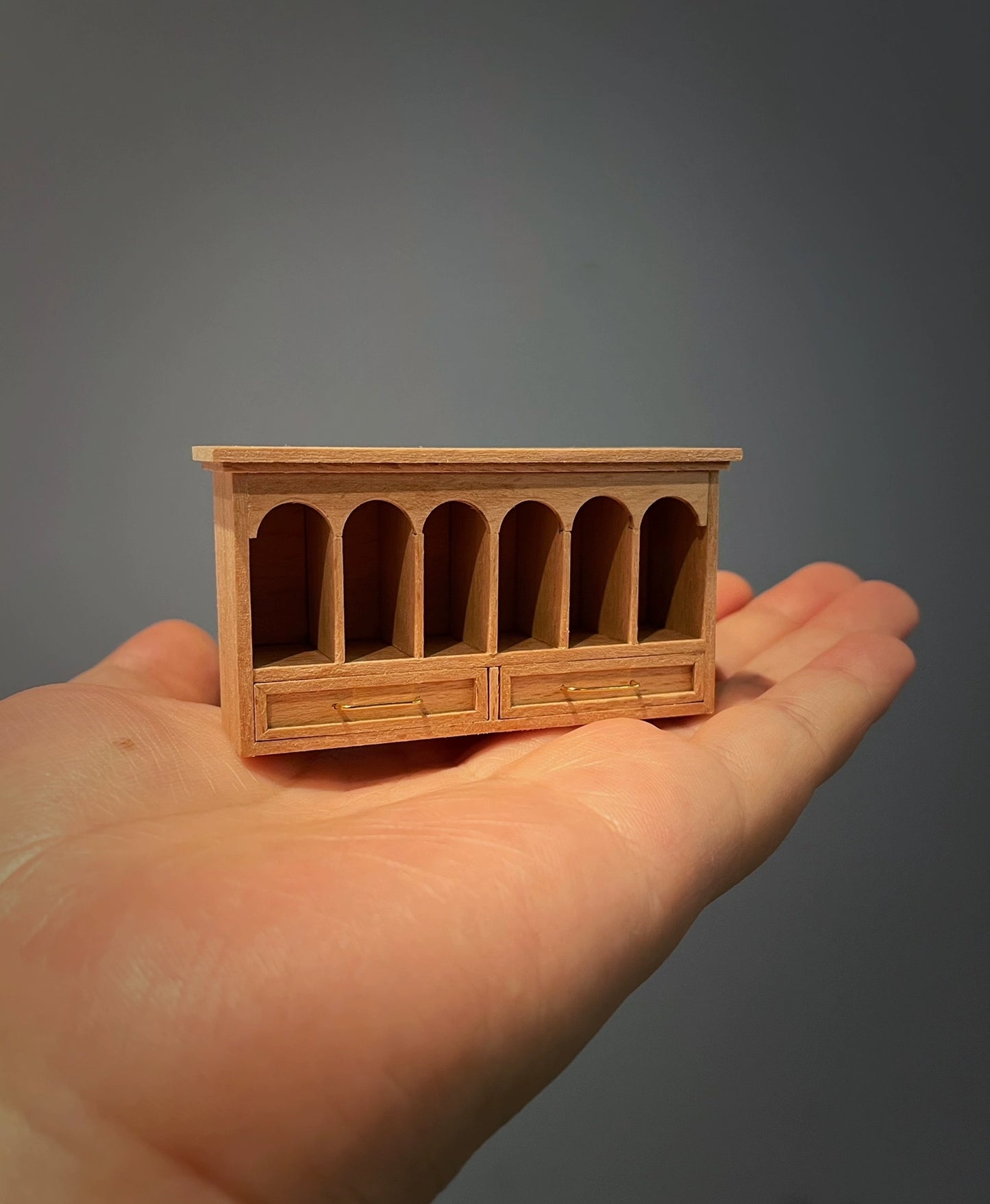 Étagère de rangement miniature en forme d'arche à l'échelle 1:12 pour maison de poupée