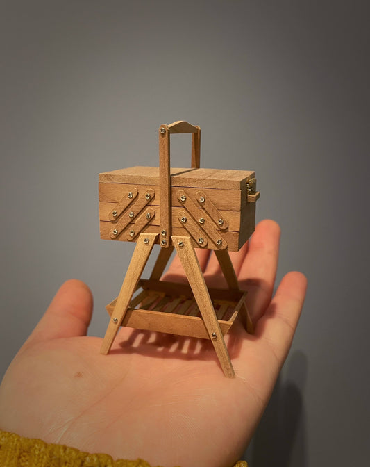 Boîte à outils vintage miniature pour maison de poupée, échelle 1:12
