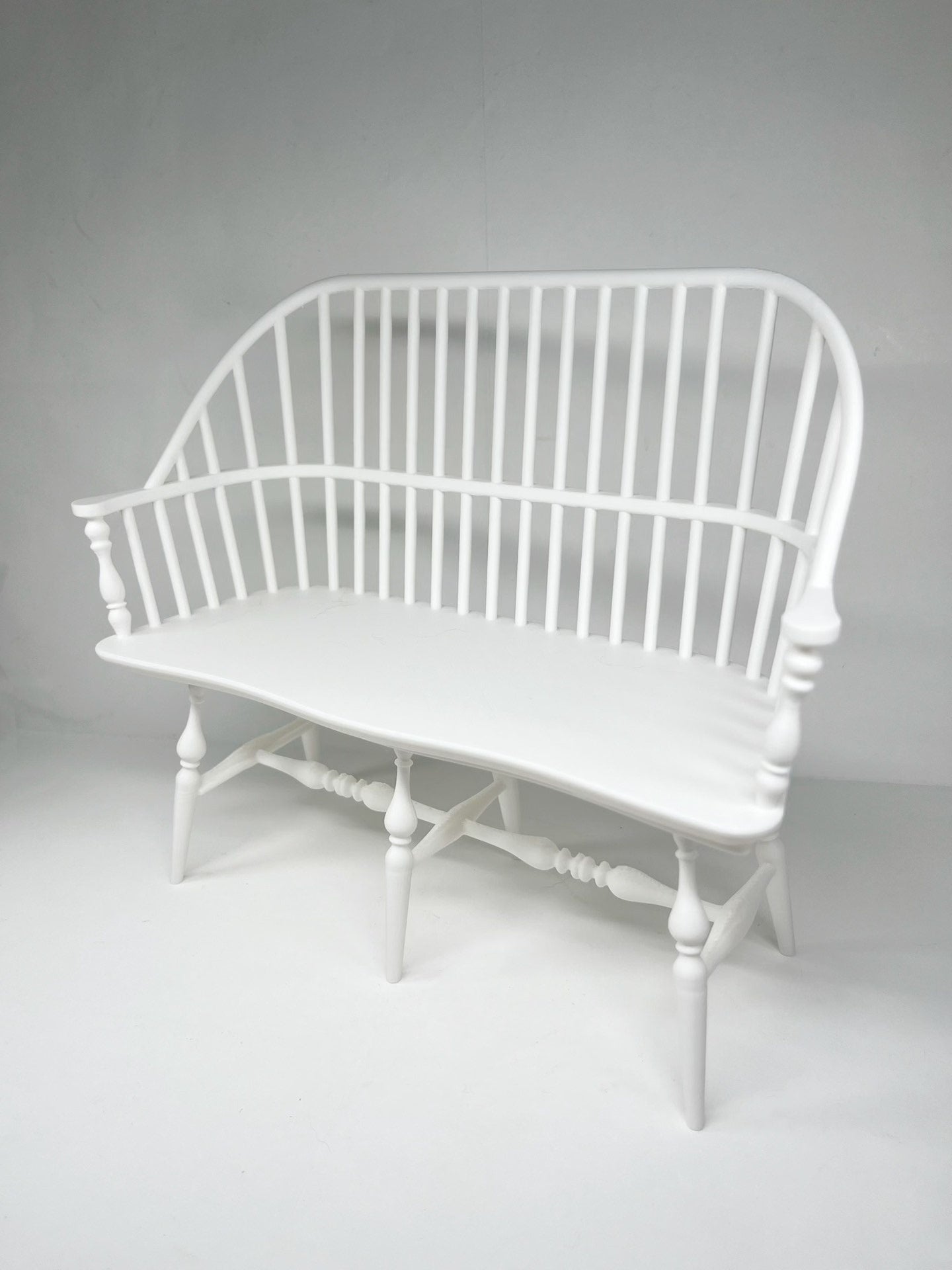 Silla en miniatura para casa de muñecas estilo Windsor a escala 1:6, modelo blanco