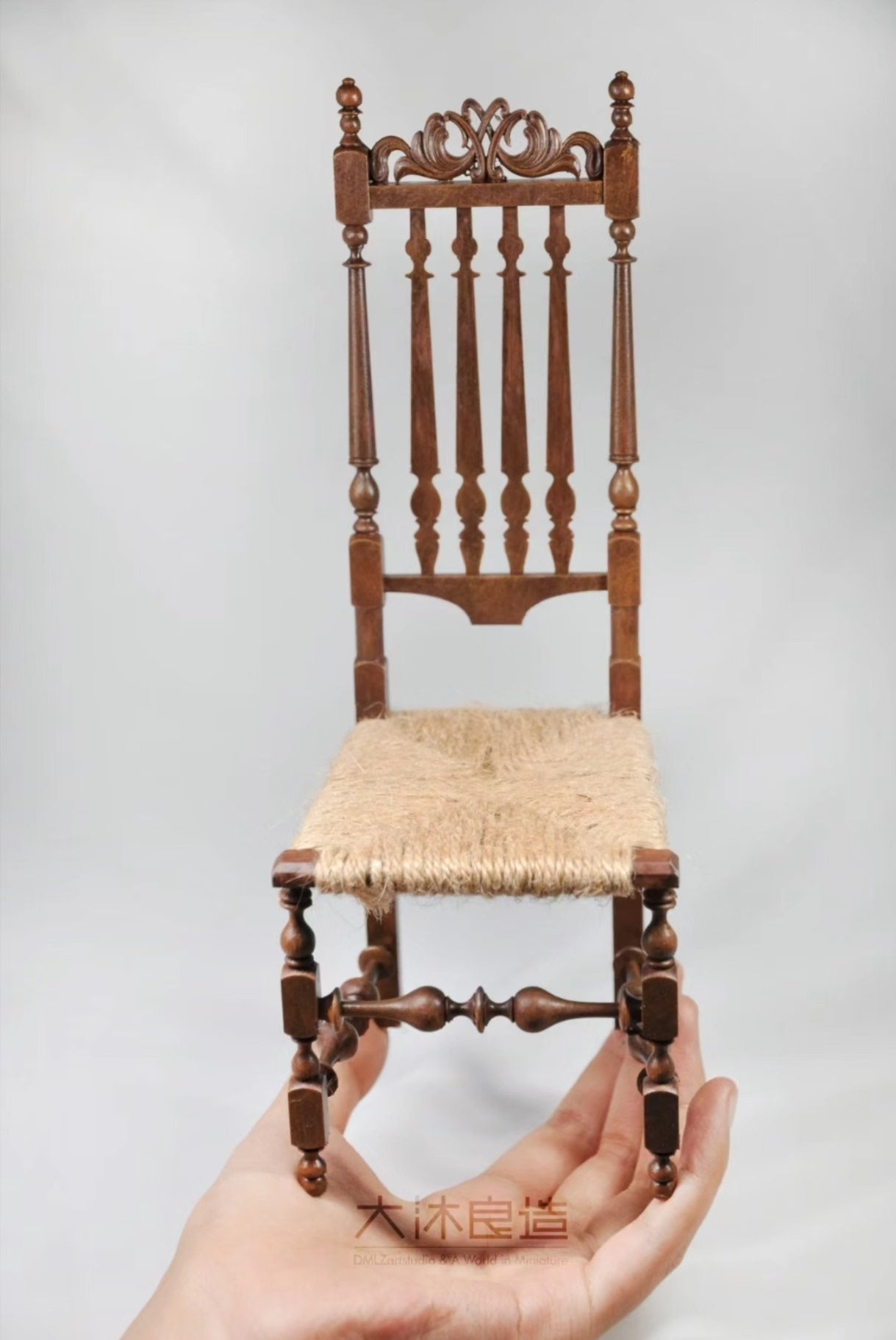 Silla tejida Windsor con respaldo alto a escala 1:6, muebles para casa de muñecas en miniatura