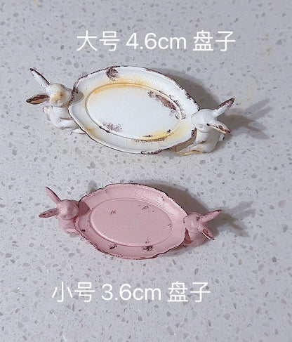 Plateau de figurines de lapin miniatures à l'échelle 1:12, blanc, modèle de maison de poupée, accessoires de jeu de nourriture miniatures