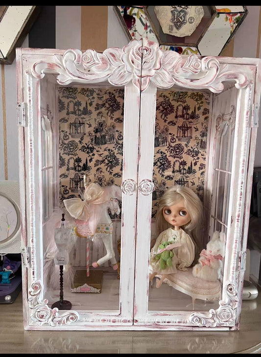 Vitrine de maison de poupée personnalisable à l'échelle 1:6 avec motif rose rétro pour meubles miniatures de poupée Blythe