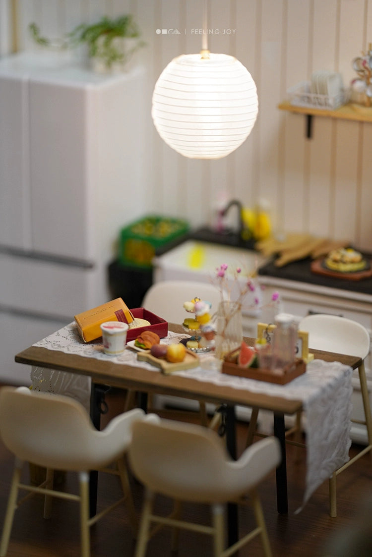 Décoration de maison de poupée miniature à l'échelle 1:6 - Poupée en coton rétro de style japonais et figurine militaire Wabi Sabi avec lampe boule suspendue
