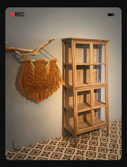 Mueble para casa de muñecas en miniatura de nogal con gabinete trapezoidal vintage a escala 1:6