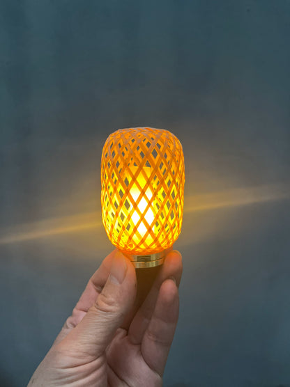 Lampe de table miniature Wabi Sabi en bambou, style japonais, faite à la main, échelle 1:6, éclairage pour maison de poupée avec fonction d'éclairage