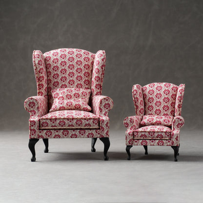 Sillón antiguo en miniatura para casa de muñecas