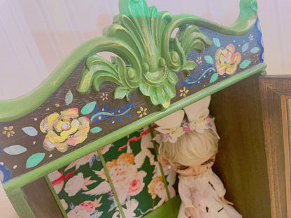 Casa de muñecas en miniatura estilo pintura al óleo vintage pintada a mano a escala 1:12, vitrina de jardín secreto